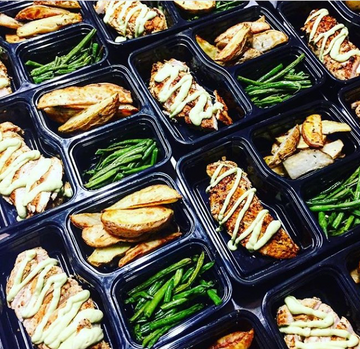 Lemon Pepper Chicken with Avocado Dressing, Green Beans & Herbed Potato Wedges - Nourish NB